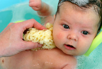 how to give a sponge bath to a newborn baby