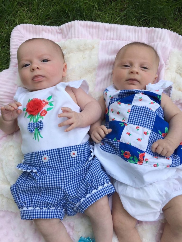 Outfits for Twin Babies: The Lowdown on 
